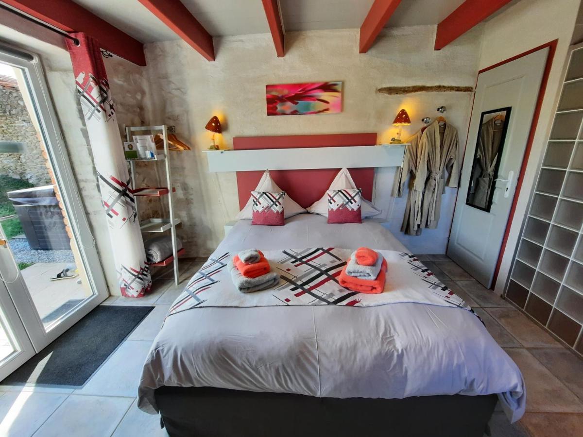 เลชัปเป เทรมูสซ็องต์ Bed & Breakfast Saint-Barthelemy-de-Vals ภายนอก รูปภาพ