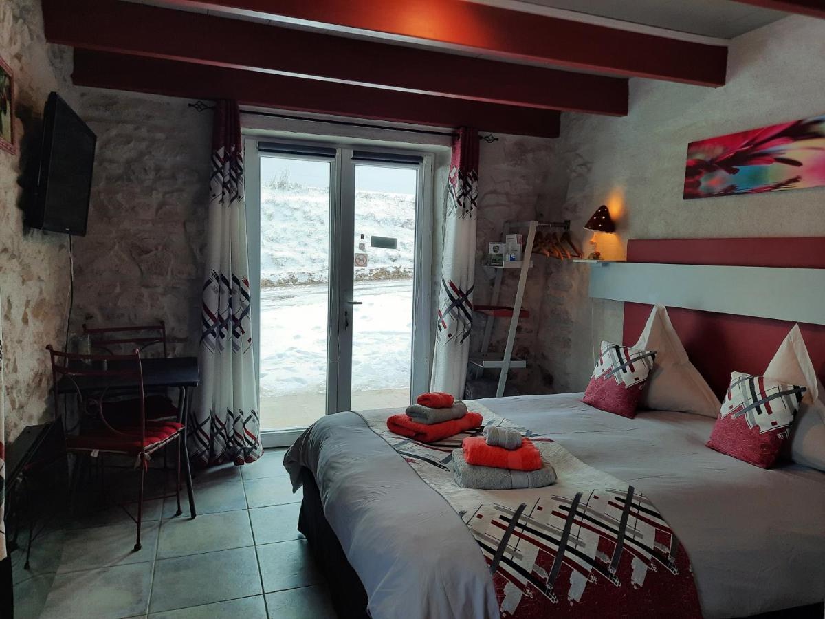 เลชัปเป เทรมูสซ็องต์ Bed & Breakfast Saint-Barthelemy-de-Vals ภายนอก รูปภาพ