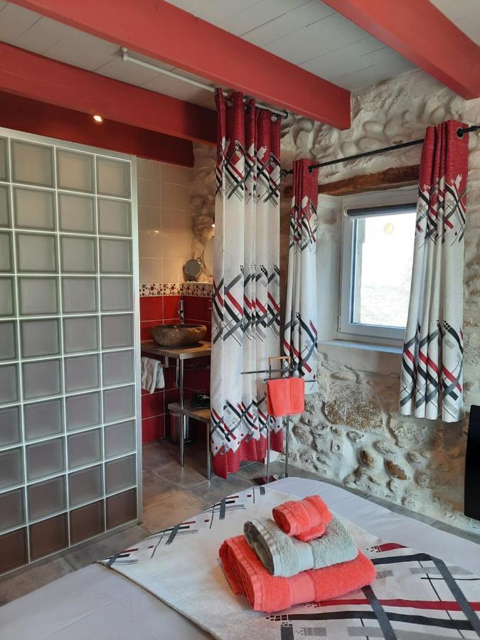 เลชัปเป เทรมูสซ็องต์ Bed & Breakfast Saint-Barthelemy-de-Vals ภายนอก รูปภาพ