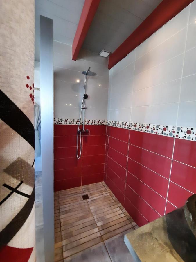 เลชัปเป เทรมูสซ็องต์ Bed & Breakfast Saint-Barthelemy-de-Vals ภายนอก รูปภาพ